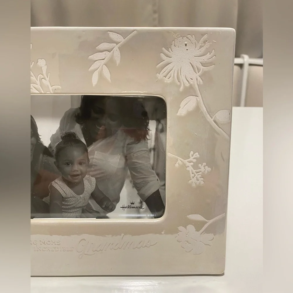 Hallmark 4x6 Picture Frame NWT Gift for Mom or Grandma